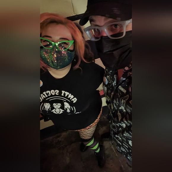 Meet your Posher, Cyn - Picture 3 of 4